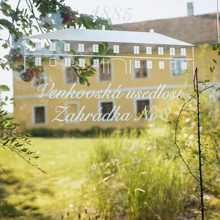 Statek Zahradka 公寓 *