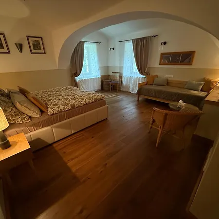 Statek Zahradka * Velešín